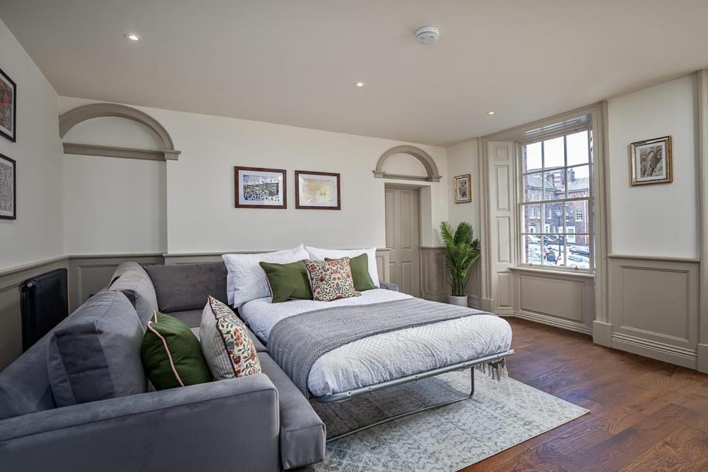 Paradise Square-Remodelled 18Th Century Apartment เชฟฟิลด์ ภายนอก รูปภาพ