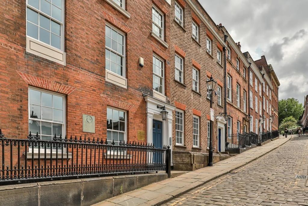 Paradise Square-Remodelled 18Th Century Apartment เชฟฟิลด์ ภายนอก รูปภาพ
